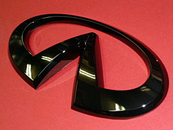 INFINITI ブラックパール　エンブレム