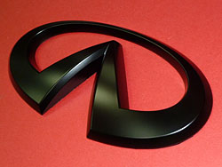 INFINITI マットブラック　エンブレム