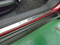 JUKE（ジューク）ＬＥＤ発光・キックプレート