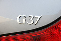 Ｇ３７　クーペ　エンブレム