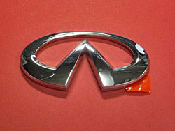 Infiniti　M37　トランクオーナメント