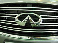 Infiniti　M37　ラジエターオーナメント