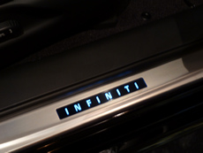 M37　ＥＬ発光のキックプレート