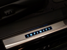 M37　ＥＬ発光のキックプレート