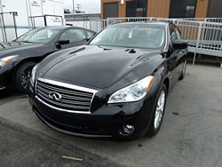 ハイブリッド仕様車　エンジンカバー